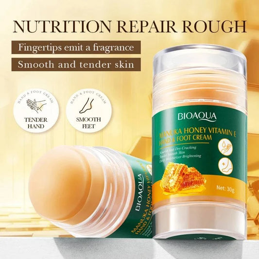 Shengsu E Manuka Honey Anti-Cracking Moisturizing Hand Cream tube with honey and vitamin E for smooth skin